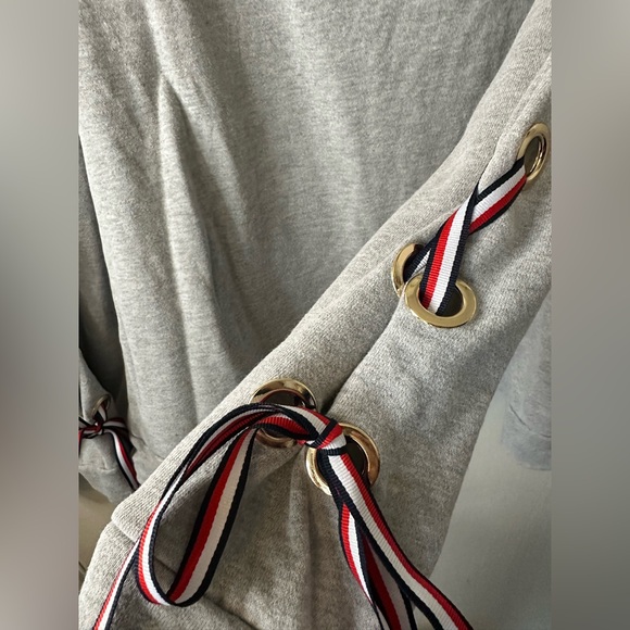 Tommy Hilfiger | Gray Sweatshirt with Ribbon Details - Picture 4 of 8